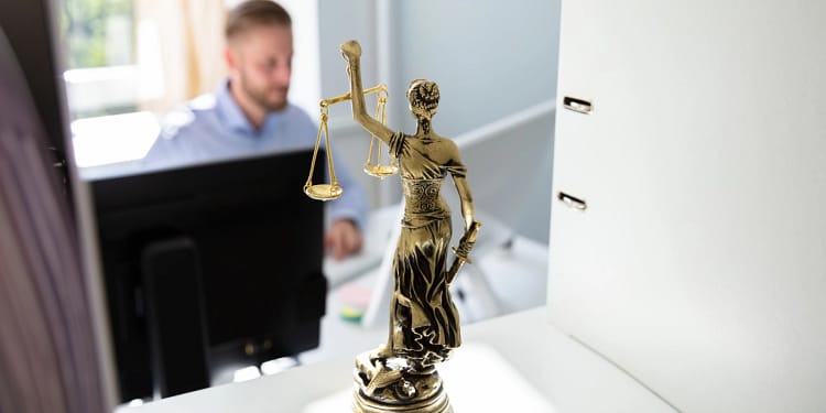 Proces bizar în instanță: Diana Șoșoacă, Ministerul Justiției, procurorul general al României, Ambasada SUA și televiziuni, pârâte în același dosar