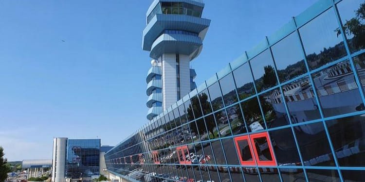 Dronă civilă observată de echipajul unui avion care ateriza, lângă Aeroportul Henri Coandă din București. „A fost declanșată o anchetă”