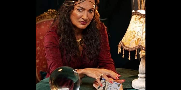 Pentru că primăria nu are cititor de carduri, românii apelează la ghicitoarele de buletine electronice