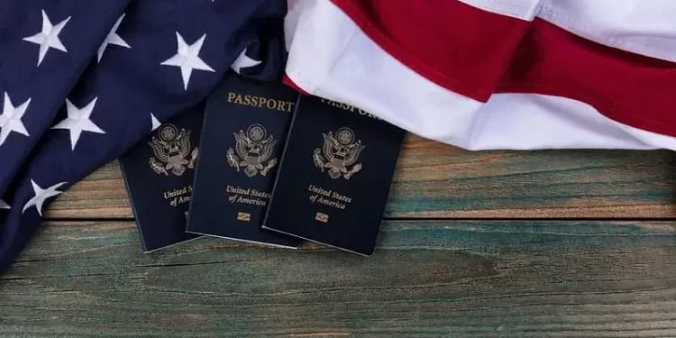 Trump cere Curții Supreme să blocheze pașapoartele pentru americanii transgender și non-binari