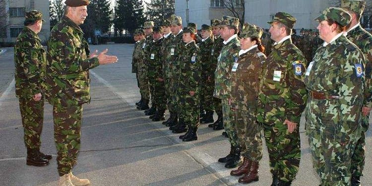 Românii pot trimite la MApN sugestii cu cine ar trebui luat în Armată