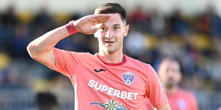 Povestea lui Vali Dumitrache. De la copilul care-și șlefuia talentul cu mingea bătută de perete, la sfaturile primite de la Gică Hagi