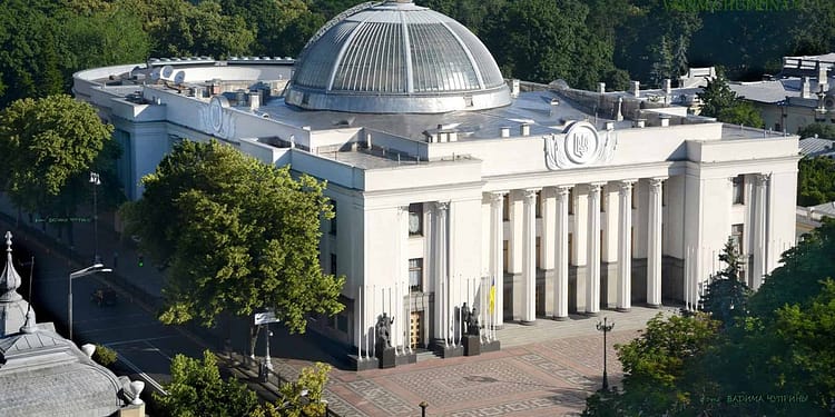 Ucraina se confruntă cu probleme militare, politice și economice tot mai grave