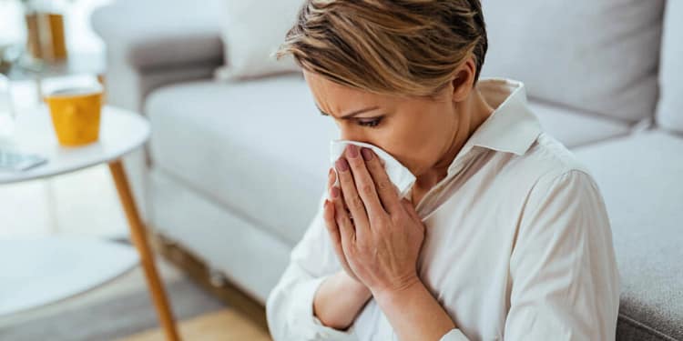 A început sezonul virozelor! Cum recunoști dacă e gripă sau Covid-19 și avertismentul medicilor pentru sezonul rece