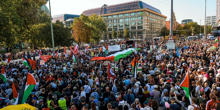 VIDEO Manifestație de amploare la Berlin în care s-a cerut oprirea genocidului din Gaza