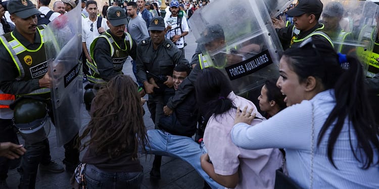 VIDEO Proteste de amploare în Maroc. Poliția a făcut sute de arestări/ Cupa Mondială la fotbal, printre cauzele revoltei