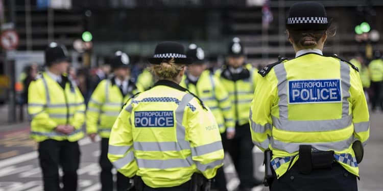 L-au identificat! Poliţia britanică anunţă cine este atacatorul de la sinagoga din Manchester