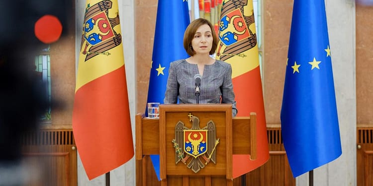 Ce cadouri de protocol a primit Maia Sandu: Cel mai scump dar a fost de la Macron. Cu ce a venit România