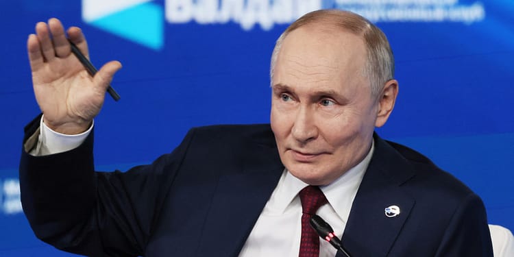 Cartea unui scriitor rus în care Putin era întinerit cu lipitori roz și sânge de fecioare, retrasă de la vânzare. Evenimentul de lansare, anulat