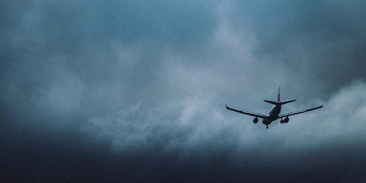 Avioanele de la Salonic și Londra nu au putut ateriza pe Otopeni din cauza furtunii. Unde au fost direcționate