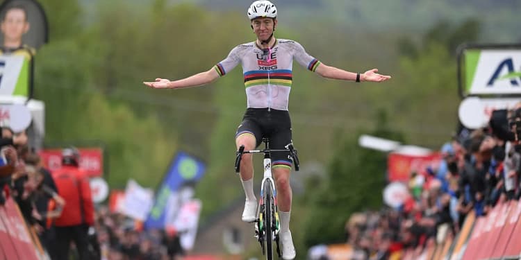 Tadej Pogacar, medaliat cu aur la Campionatele Europene pe şosea