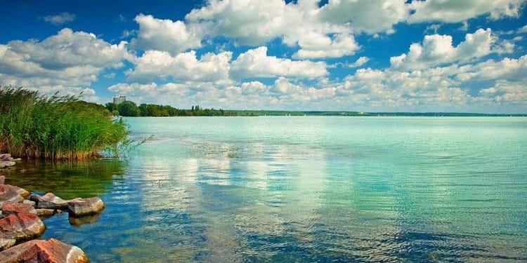 Vestea că lacul Balaton ar putea seca mobilizează românii: „Ne p*șăm în el până îl umplem!”