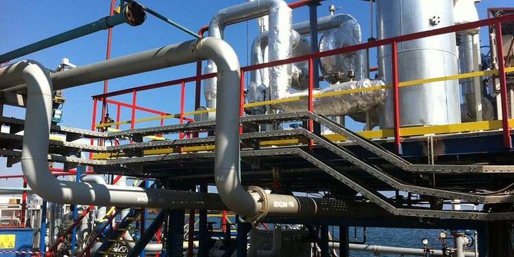 Scurgeri de amoniac la rafinăria Petromidia din Năvodari. Garda de Mediu a dispus închiderea unei instalații