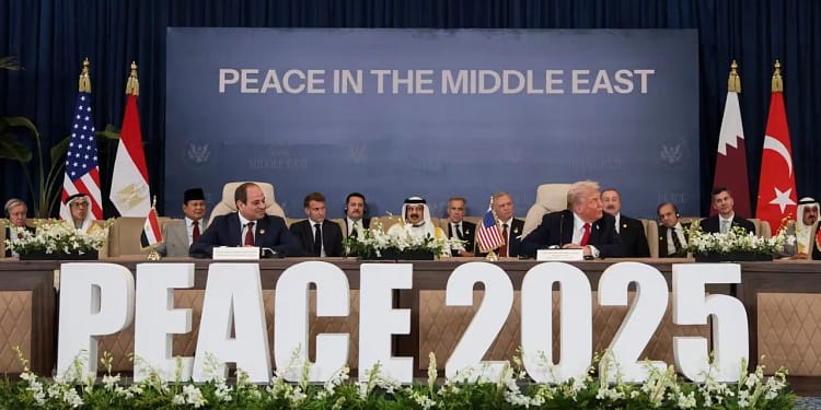 Momente bizare de la summitul de pace din Egipt: Trump i-a luat la rând pe liderii prezenți