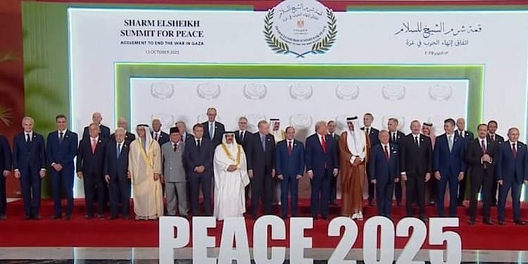 Diplomație, interese și echilibru de putere. De ce s-au grăbit liderii lumii să apară în poză cu Donald Trump la Sharm El-Sheikh. Nu e doar despre pace