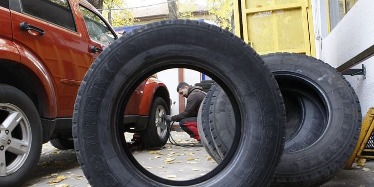 Când devin obligatorii cauciucurile de iarnă în 2025. Care sunt prețurile