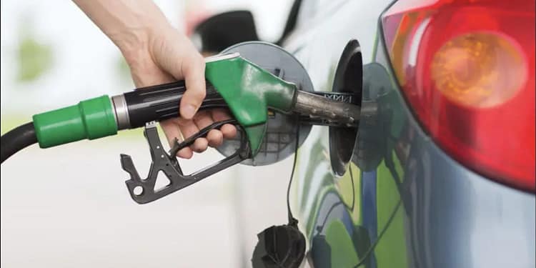 Moscova elimină taxa de import la benzină pentru a combate lipsa de combustibil