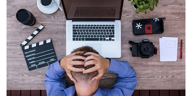 Angajații, demotivați după ce inflația a anulat creșterile de salariu. Ce greșeli fac companiile. Explicațiile unui psiholog