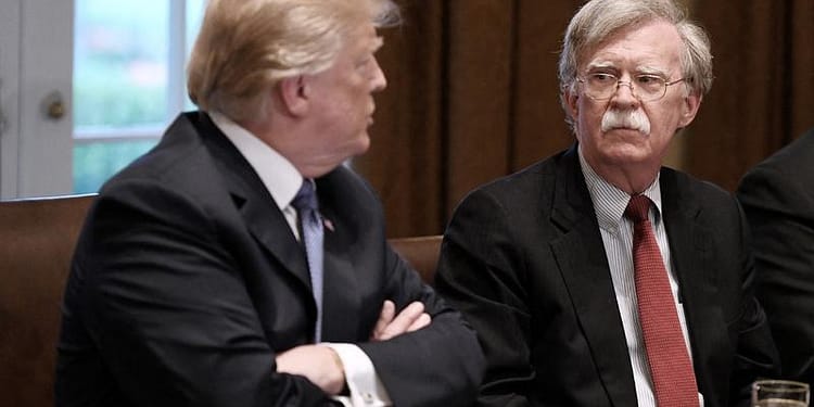 John Bolton, fost consilier al lui Donald Trump, a fost pus sub acuzare. Al treilea adversar politic important care este vizat penal în ultimele săptămâni