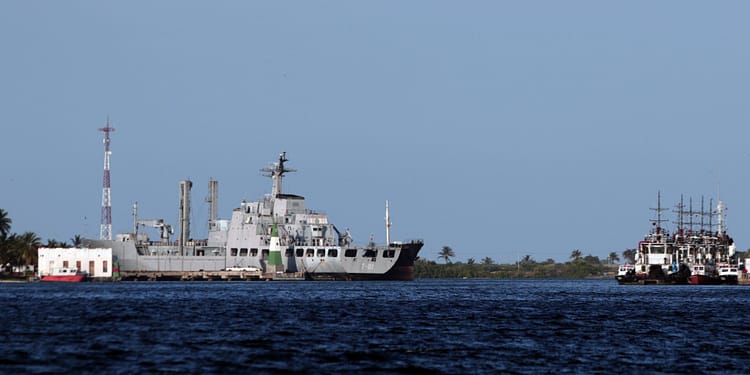 Războiul lui Trump contra narcotraficanților. Armata SUA are la bord doi supraviețuitori ai unei nave lovite în Caraibe