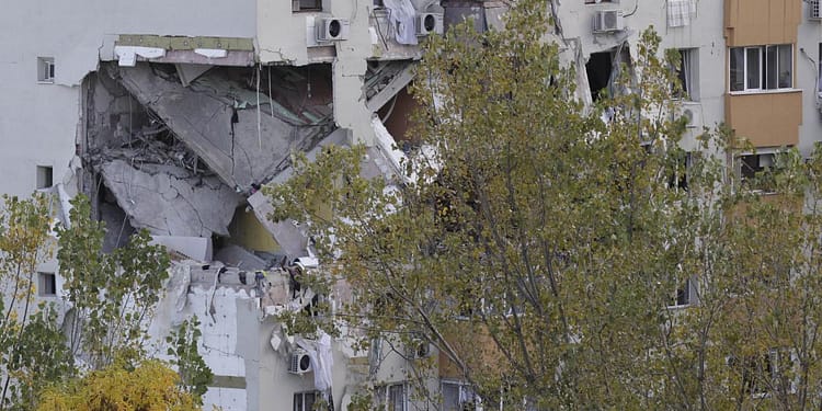 O locatară din blocul care a sărit în aer: Mie mi-a fost frică să aprind lumina să nu fie explozie, foloseam lanterna