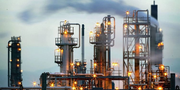 VIDEO După petrol, Ucraina lovește și rafinăriile de gaz din Rusia. Atacul cu drone a ajuns până la granița cu Kazahstan