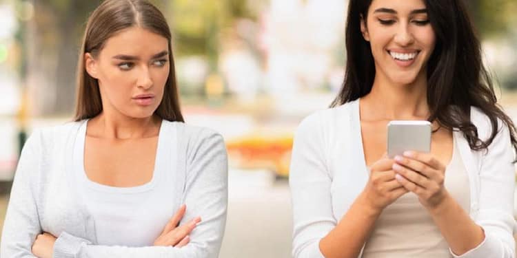 A apărut Voltaren Gel Invidie și Râcă, cu care te dai când vezi că alții o duc mai bine și asta te doare