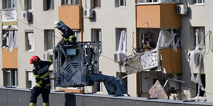 Reconstruirea blocului care a explodat în Rahova. Ministrul Cseke Attila: „Nu avem astăzi un cadru legal disponibil”