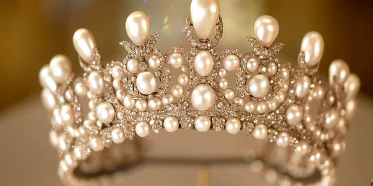 Jaful deceniului la Luvru: ultimele imagini cu bijuteriile coroanei înainte de dispariție și detalii șocante despre furt