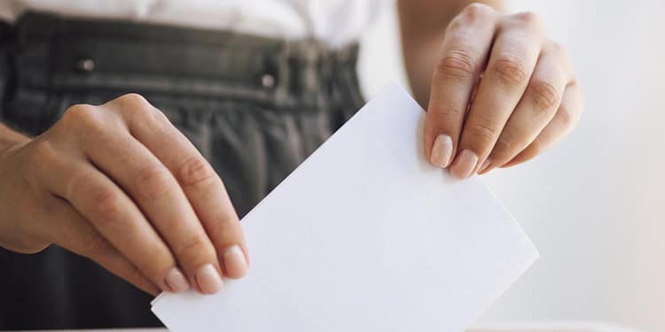 Candidata independentă Catherine Connolly a câştigat alegerile prezidenţiale din Irlanda