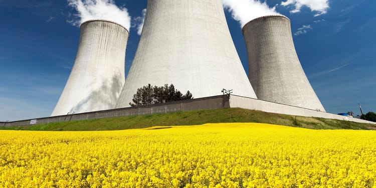 VIDEO Germania renunță la energia nucleară: A demolat turnurile de răcire ale Centralei Nucleare de la Gundremmingen