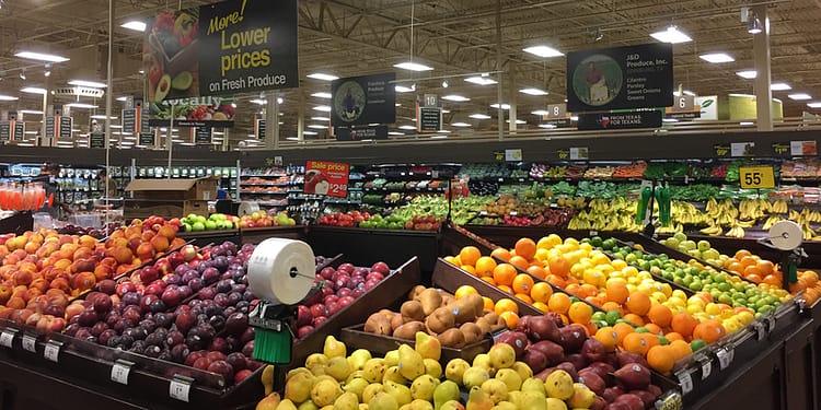 Trump reduce tarifele vamale pentru zeci de produse. Casa Albă publică lista alimentelor care scapă cu totul de taxe