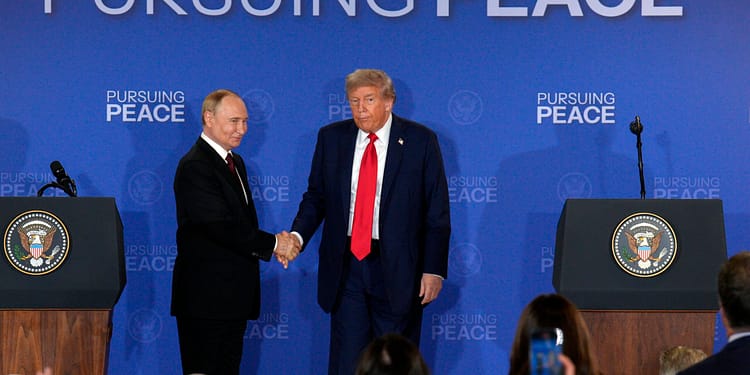 Cristian Tudor Popescu, despre planul lui Trump pentru Ucraina: „Cuvântul pace n-a mai avut un sens atât de hidos de la Acordul de la Munchen. Trocul sângeros de atunci se repetă acum”