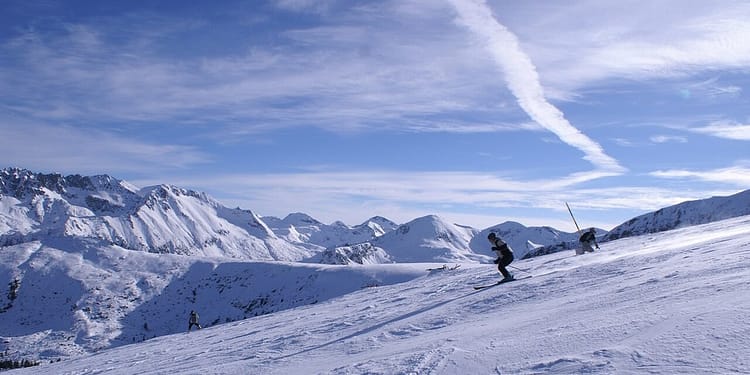 Cele mai populare stațiuni de schi din Bulgaria. Localnic: „E ușor de observat uriașul val de bani care a intrat în Bansko”