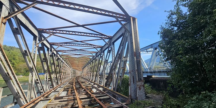 Cum a fost construită calea ferată a Văii Oltului, în urmă cu 125 de ani. Traseul dificil care străbate Carpații