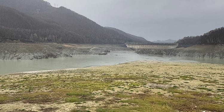 CJ Prahova, despre criza care a lăsat peste 100.000 de cetățeni fără apă: „Cauza este direct legată de deciziile Ministerului Mediului și ale instituțiilor din subordine”