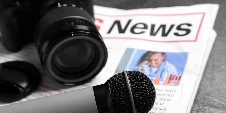 O generație pierdută de consumatori de știri? Un sondaj arată că adolescenții nu agreează mass-media de știri