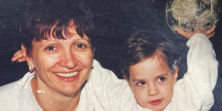 Pe cine a remarcat Federația Internațională de Handbal: „O nouă stea” tricoloră, fiica unei jucătoare cu 2043 de goluri pentru naționala României