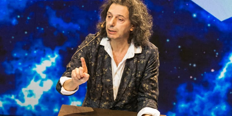 Unul dintre cei mai cunoscuți filosofi ai tehnologiei face apel la o „luptă” civilizațională împotriva inteligenței artificiale și vorbește de un „uragan” care se abate asupra lumii