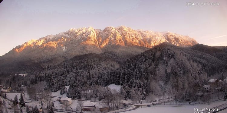 Drumețiile de vis pe care și le permite aproape orice român. Trasee fabuloase accesibile familiilor și amatorilor chiar și iarna